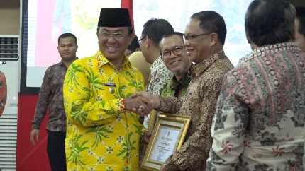 Seminar Nasional, Bupati Inhil Hadirkan Pelaku Industri Kelapa Sebagai Peserta