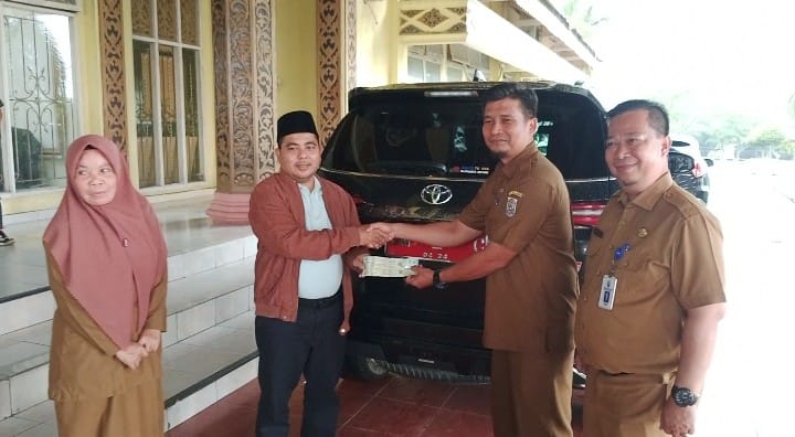 Wakil Bupati Pelalawan H Nasarudin SH MH Serahkan Mobil Dinas Jelang Masa Kampanye
