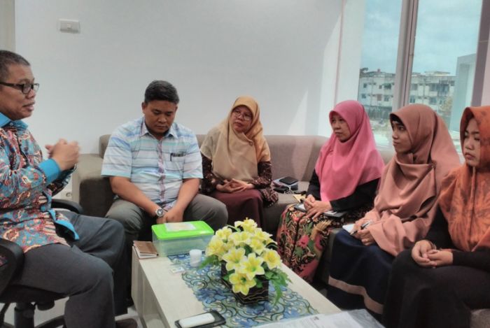 Dua Mahasiswi UMRI Lakukan Penelitian Soal Implan di Kampus Malaysia