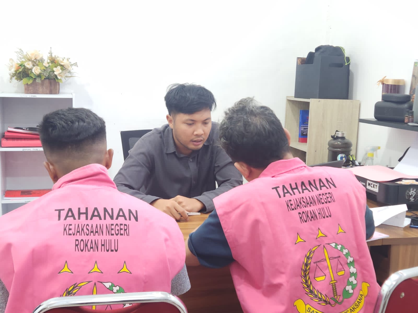 Kajari Rohul Terima 2 TSK dan BB  Kasus  Dugaan TP Korupsi Dana  DD SILPATA 2016 tahap II