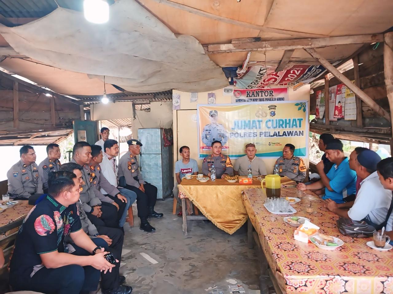 Kapolres Pelalawan AKBP Afrizal Asri Gelar Silaturahmi dan Jumat Curhat Bersama Pengemudi Dump Truck