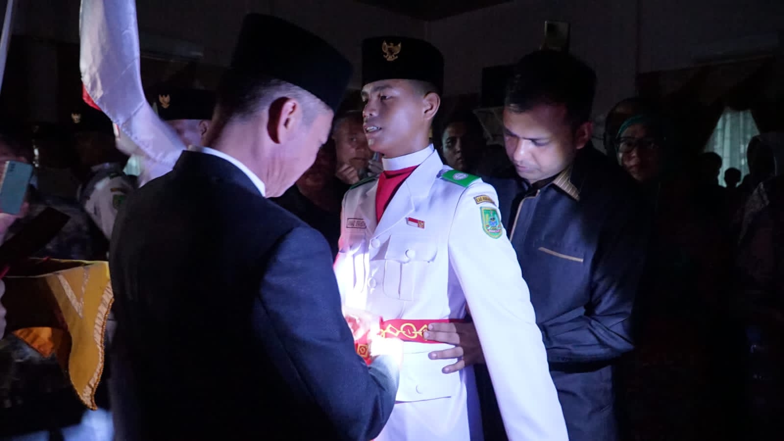 Bupati Rohil Afrizal Sintong Kukuhkan Pasukan Pengibaran Bendera Pusaka