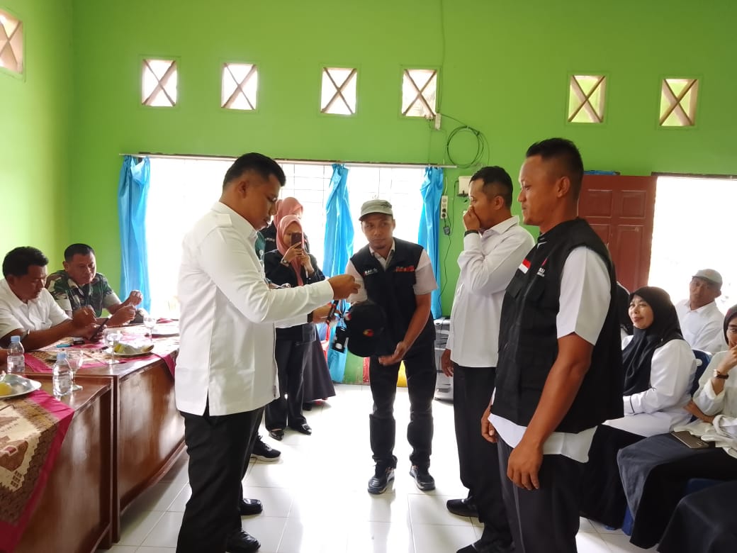 Kapolsek Simpang Kanan Hadiri Pelantikan Pengawas TPS