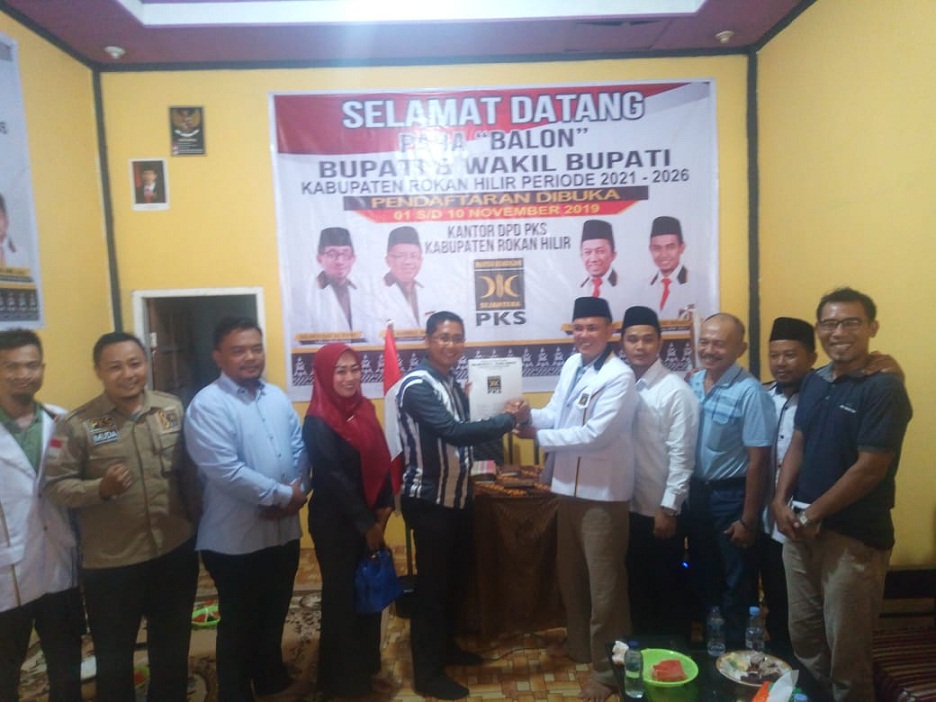 Jhony Charles Resmi Kembalikan Formulir Pendaftaran Bacalon Bupati ke PKS