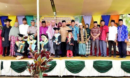 Khataman Santri Dan Santriwati Pondok Pesantren Yayasan Bin Dahlan