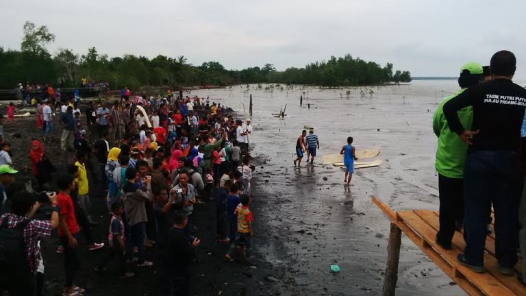 Bupati Resmikan Pesta Pantai
