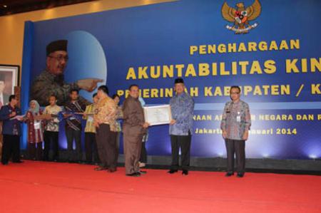  Pemko Dumai Terima Penghargaan LAKIP