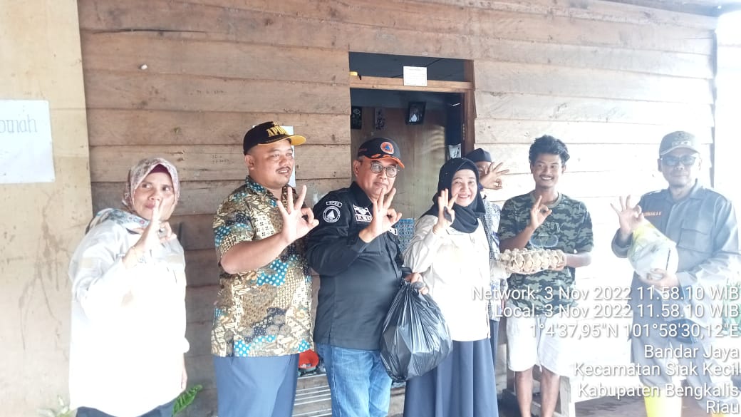 Hari ke-3 Banjir Masih Tinggi di Desa Muara Duo Siak kecil, Warga Terdampak Terima Bantuan