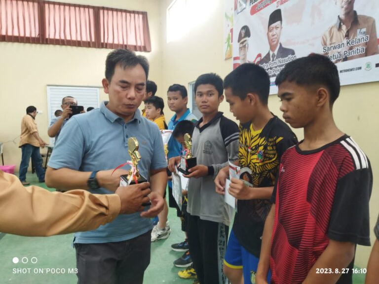 Turnamen Tenis Meja FJP Resmi di Tutup,Kadispora Pekanbaru Serahkan Piala Bergilir dan Hadiah