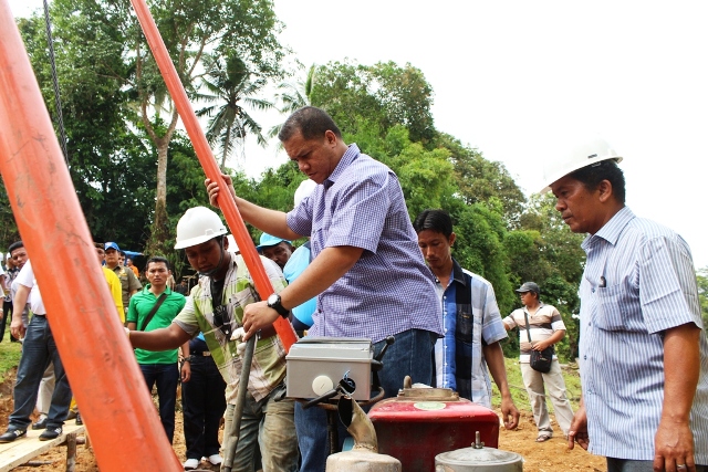 Bupati Yopi Resmikan Pembangunan Jembatan Pematang Benteng