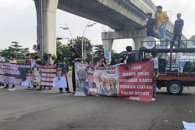 Peduli Kesehatan Warga Pesisir, Polres Pelalawan Gelar Bakti Kesehatan Sambut HUT Bhayangkara ke-79