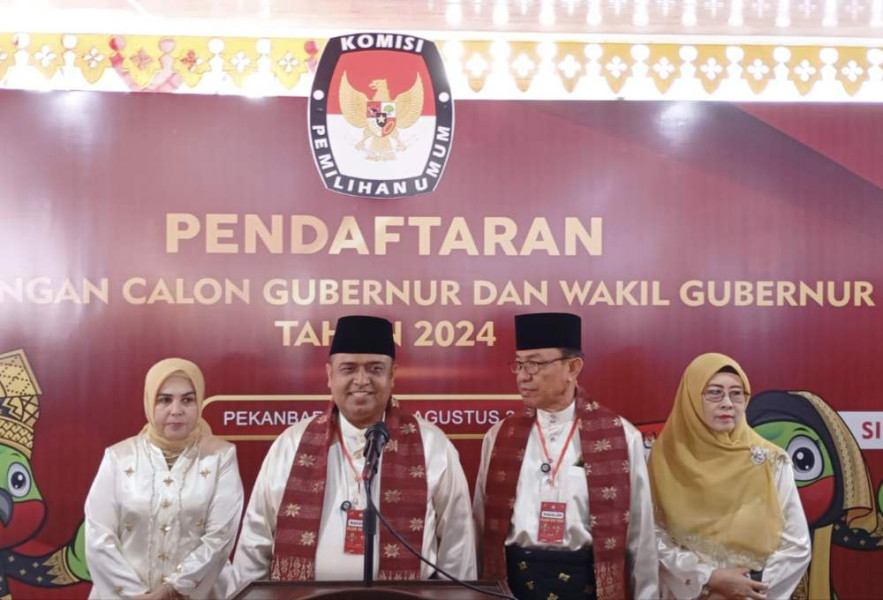 Ribuan Pendukung Ramaikan Pendaftaran Pasangan Nasir-Wardan ke KPU Riau dengan Kesenian Daerah