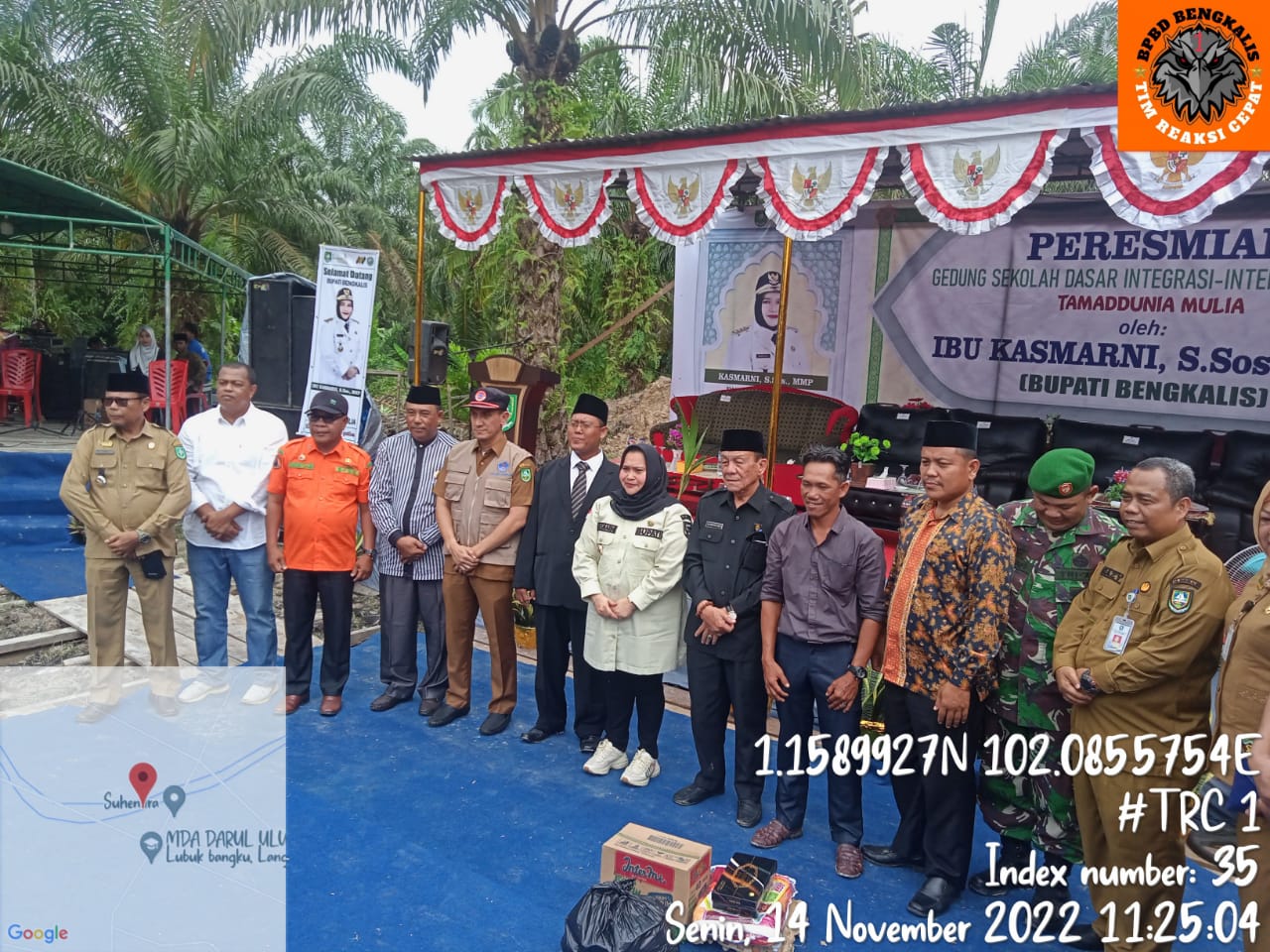 Kalaksa BPBD Dampingi Bupati Bengkalis Resmikan SDII dan Serahkan Sembako Warga Terdampak Banjir