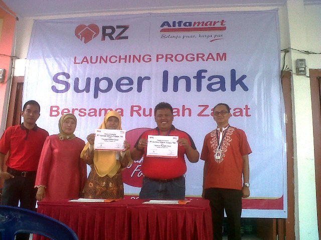 Rumah Zakat MoU Penempatan Kotak Amal dengan Alfamart