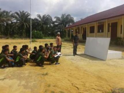 Ternyata Di Rohul Masih Ada Siswa Belajar Di Luar Ruang Kelas
