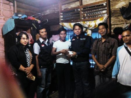 Ketua DPW PJI Riau, Khairuddin Al-Young Riau Serahkan Santunan Kemalangan