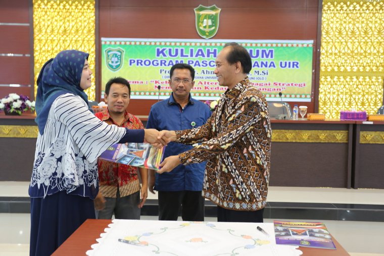  Pasca Sarjana UIR MoU dengan Universitas Sebelas Maret