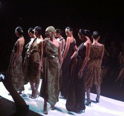 Oscar Lawalata & Desainer Belanda Rilis Busana Khas Jawa