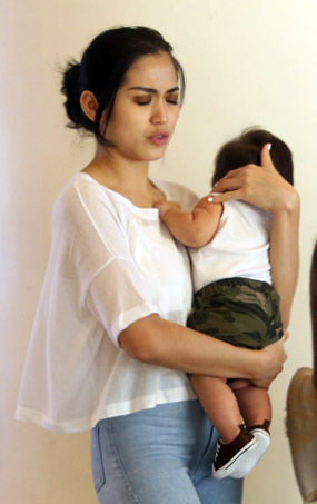 Jessica Iskandar Ajak Anak Jalan-jalan di Mall