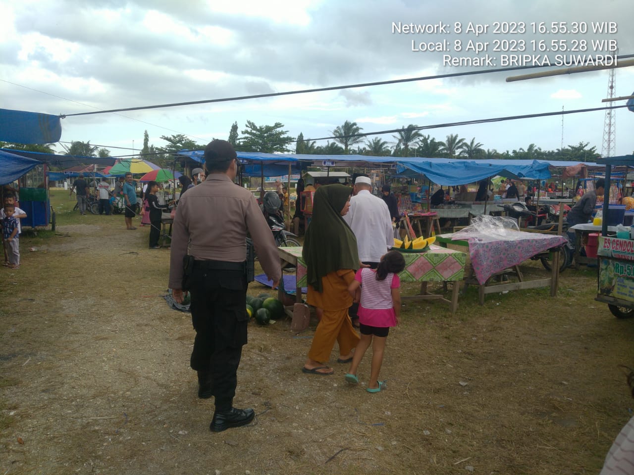 Amankan warga saat belanja,