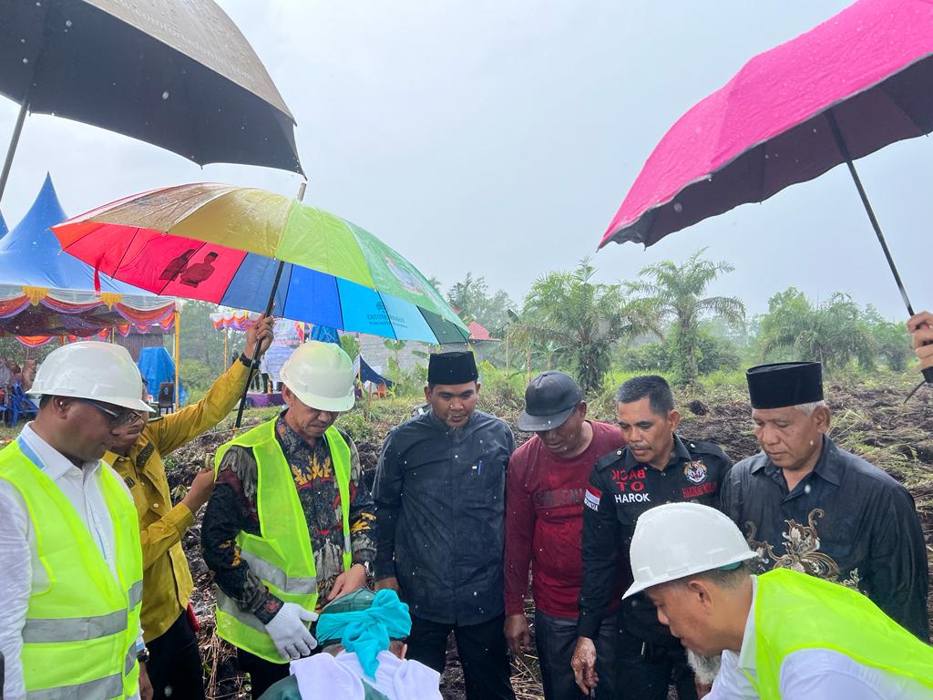 Bupati Rohil Letakkan Batu Pertama Pembangunan Gedung Sekretariat IKROHlL