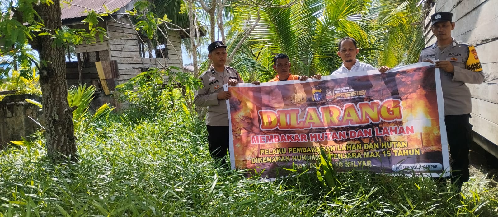 Cuaca Panas Ekstrim, Polsek Kuala Kampar Rutin  Patroli Cegah Karhutla