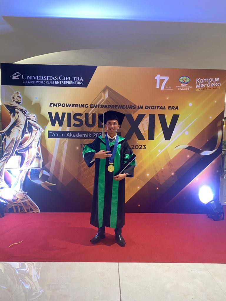 Pertahankan Ujian Tesis,  Syah Alfa Syahputra Anak Nelayan Raih Gelar Magister