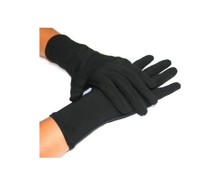 Sarung Tangan Mengandung Emas Bisa Hilangkan Keriput di Tangan