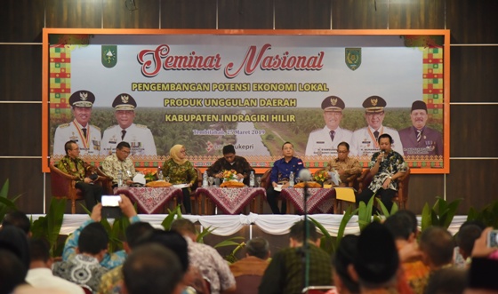 Galeri Seminar Nasional Pengembangan Potensi Ekonomi Lokal Produk Unggulan di Indragiri Hilir