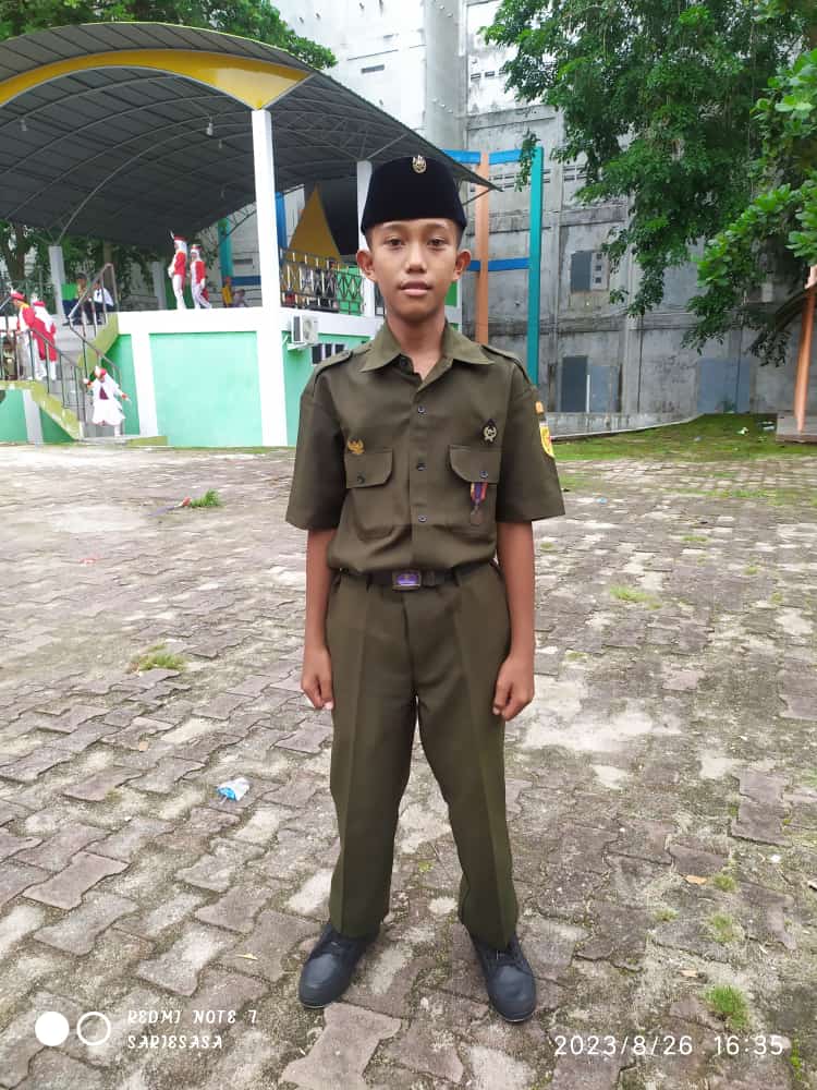 Karnaval Akbar Aditya SMPN 2 Selat Panjang Gunakan Pakaian Kostum Pejuang Seorang Pejuang di Meranti