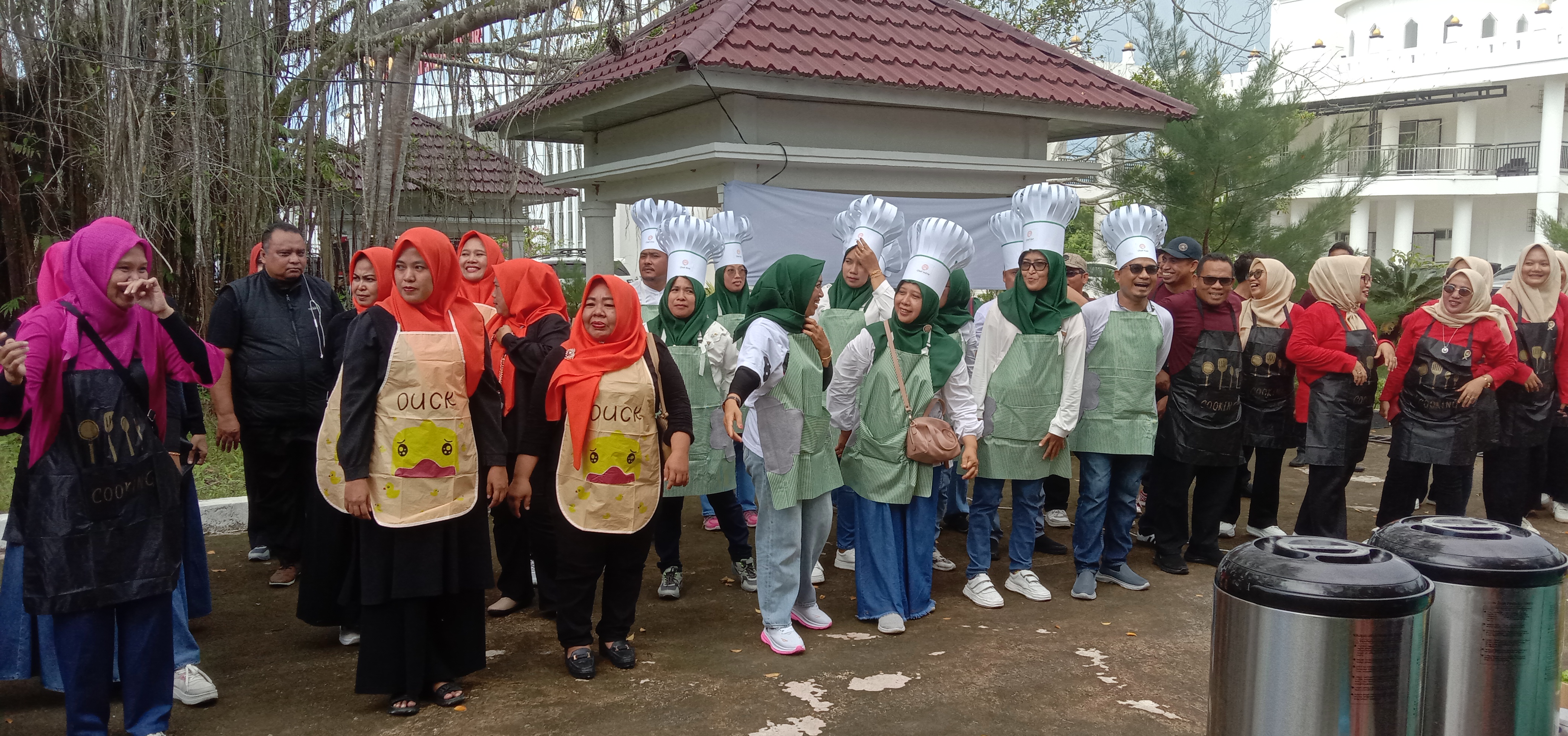 DWP Sekretariat DPRD Rohil Adakan Lomba Masak Nasi Goreng Antar Bagian