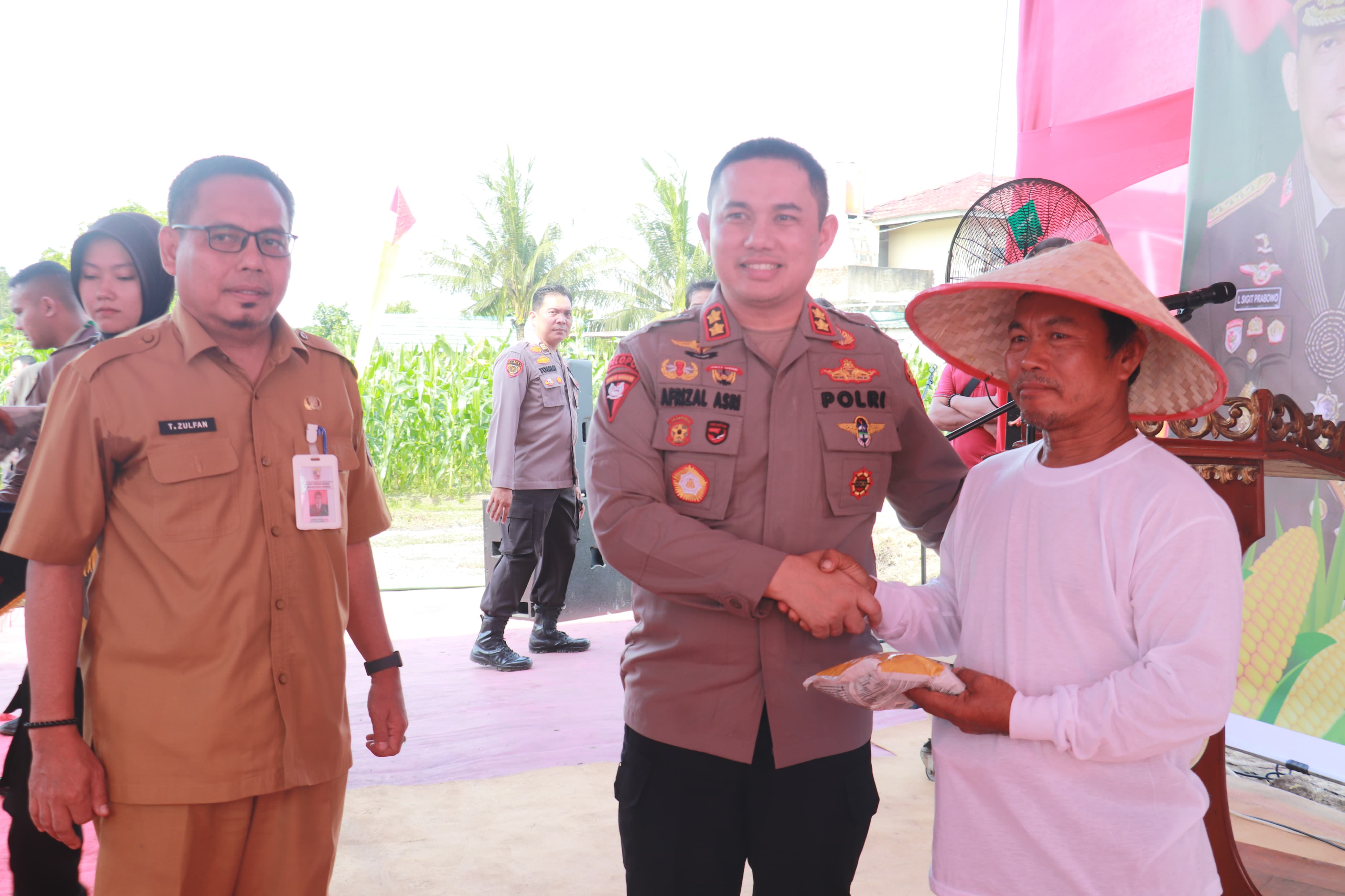 Kapolres Pelalawan Tanam Sejuta Bibit Jagung, Dukung Ketahanan Pangan Nasional