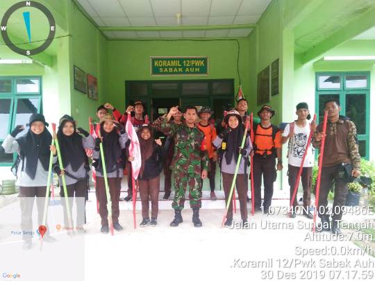  Mengisi Kegiatan Akhir Tahun Anggota Koramil 12/Pwk Sabakauh Menjadi Pembina Pramuka Siswa