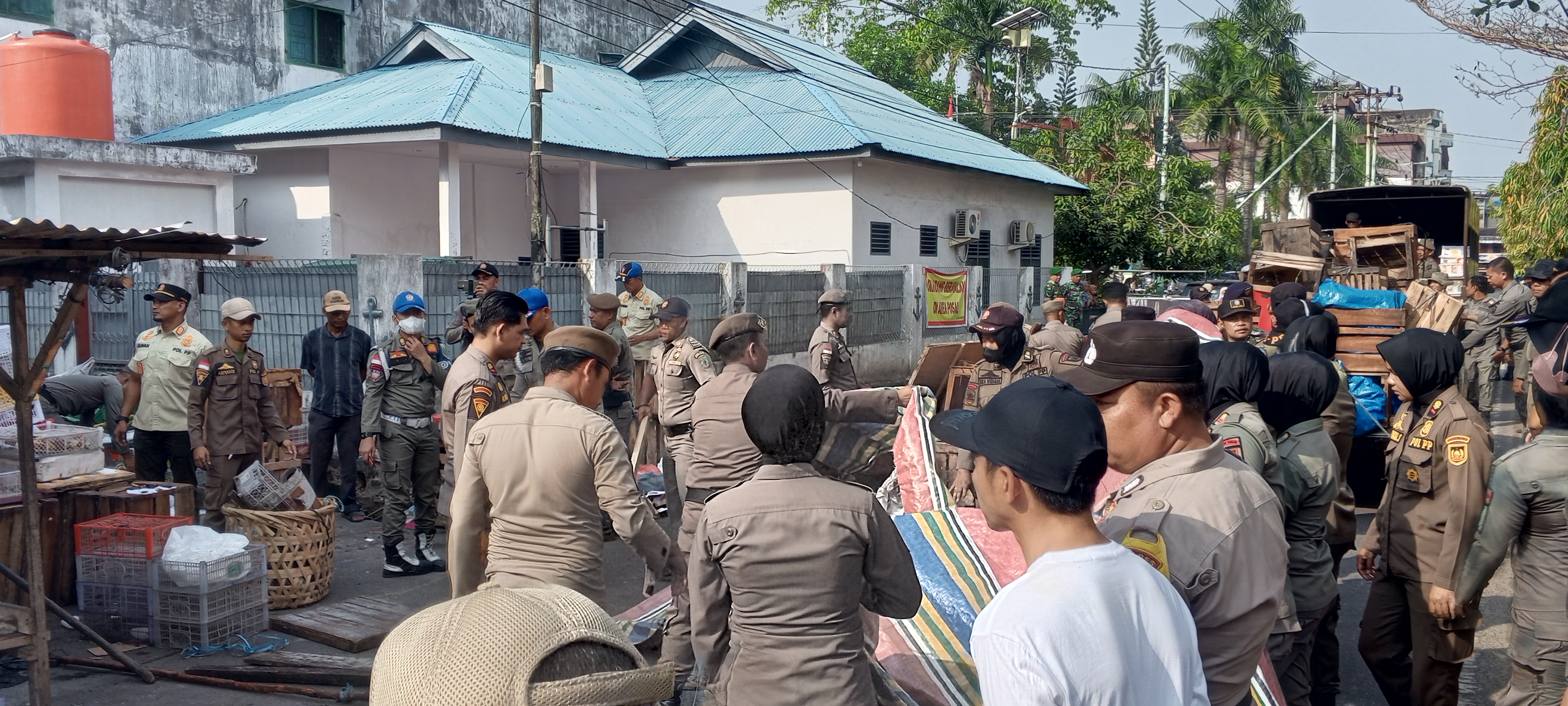PKL di Jalan Sumatra Laut Ditertibkan Satpol PP Rohil