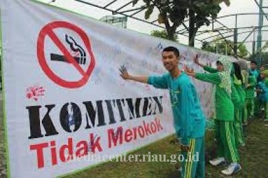 Ribuan Masyarakat Riau Berikan Cap Tangan Komitmen tak Merokok