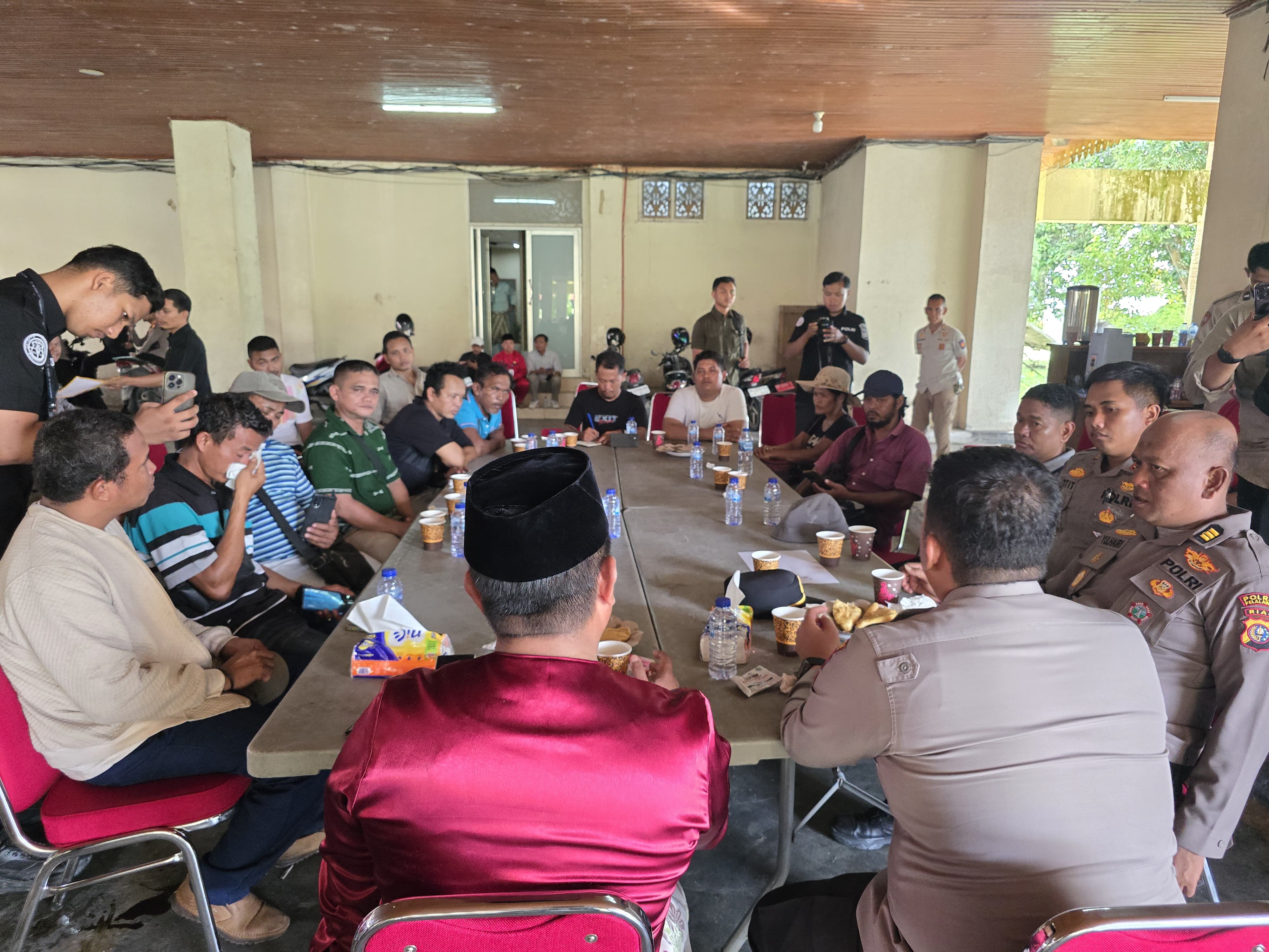 Mediasi Bupati dan AMMP Soal Perbaikan Jalan Berakhir Kondusif