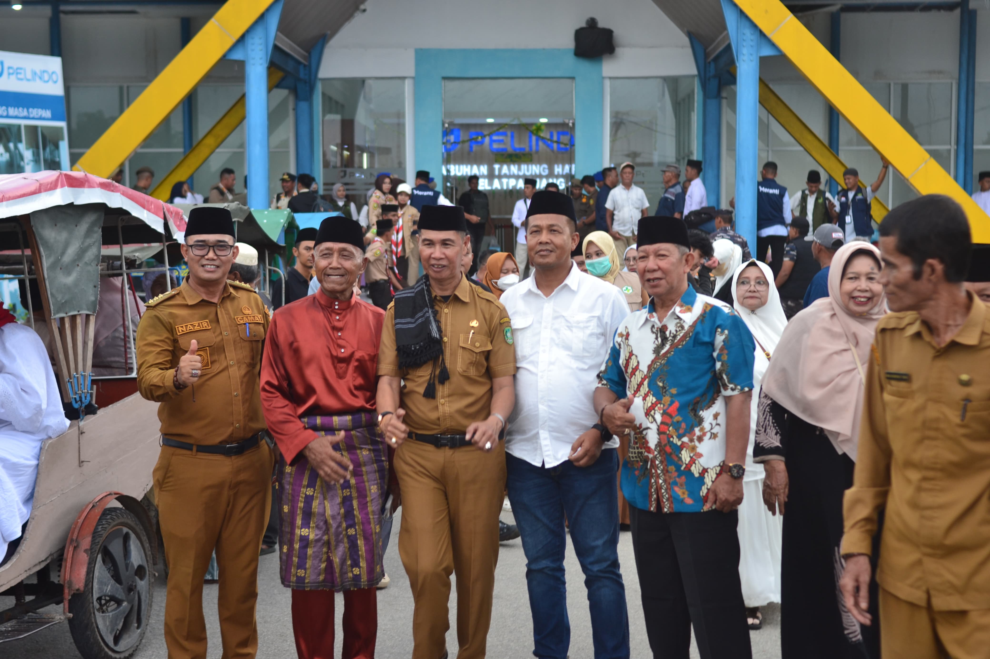 Sekda Kepulauan Meranti Sambut Kepulangan 110 Jamaah Haji di Pelabuhan Tanjung Harapan
