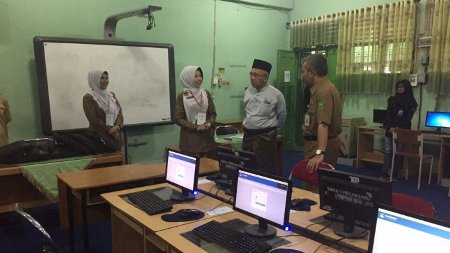 Tinjau UN SMK, Gubri Ajak Siswa Bersikap Jujur