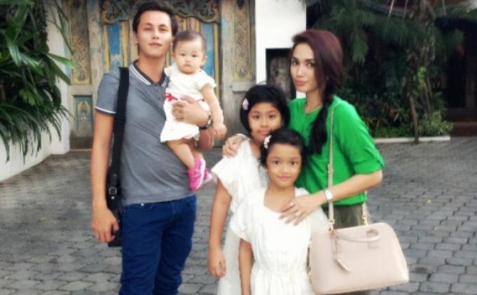 Ussy Sulistiawaty Bikin Garage Sale untuk Cuci Dosa