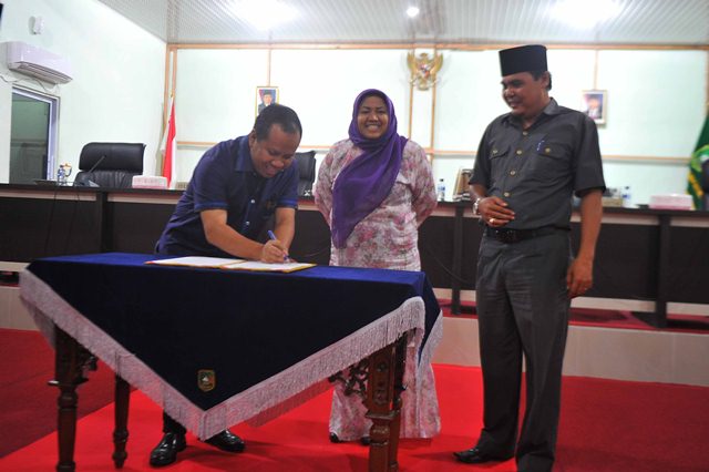 Bupati Kepulauan Meranti Hadiri Paripurna Pengesahan RAPBD-P 2014