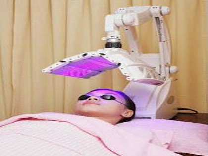 Usir Jerawat dengan Facial Sinar Biru di Lexa Skin Clinic