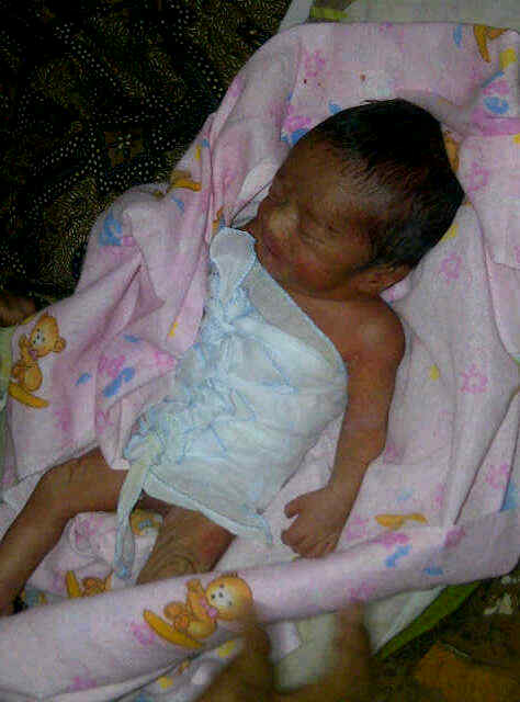 Masyarakat Temukan Bayi di Atas Tumpukan Batu