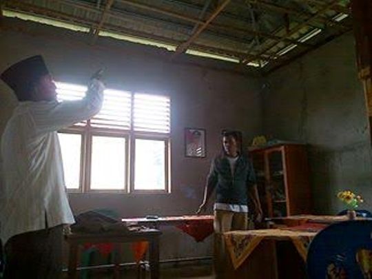 Masih ada Juga, Kantor Sekolah SMP di Rupat Beralas Tanah