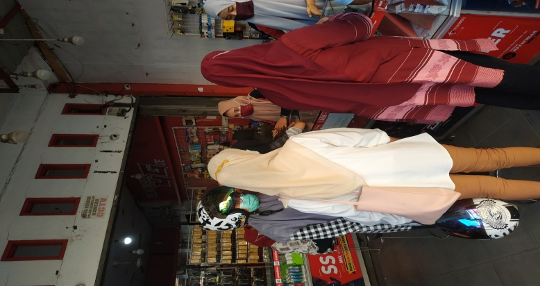 Penjualan Kartu Perdana XL Ludes di Gerai Jalan S.Parman