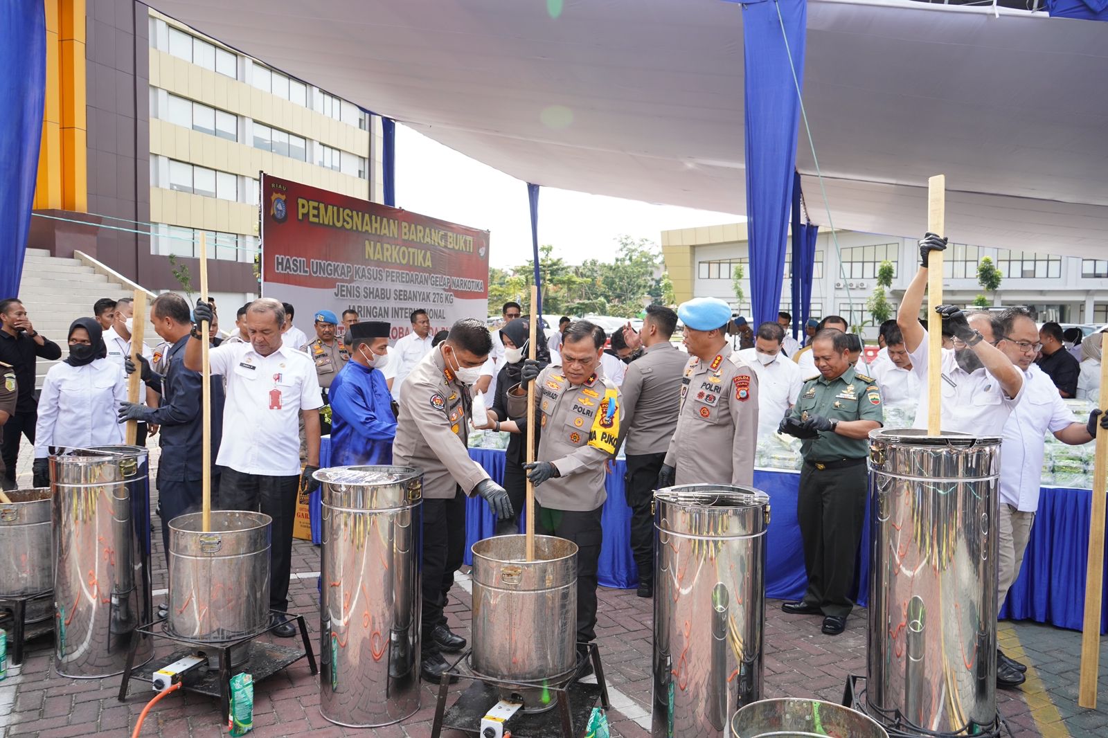 Wakapolda Riau Pimpin Pemusnahan BB 276 Kg Narkotika Sabu.