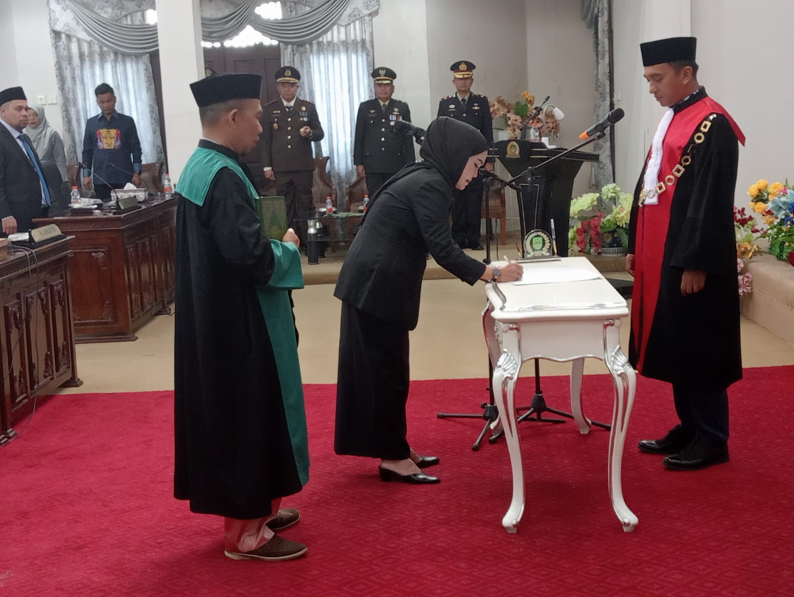 Hj.Sumiartini di Lantik Jadi Ketua DPRD Rohul periode 2024-2029