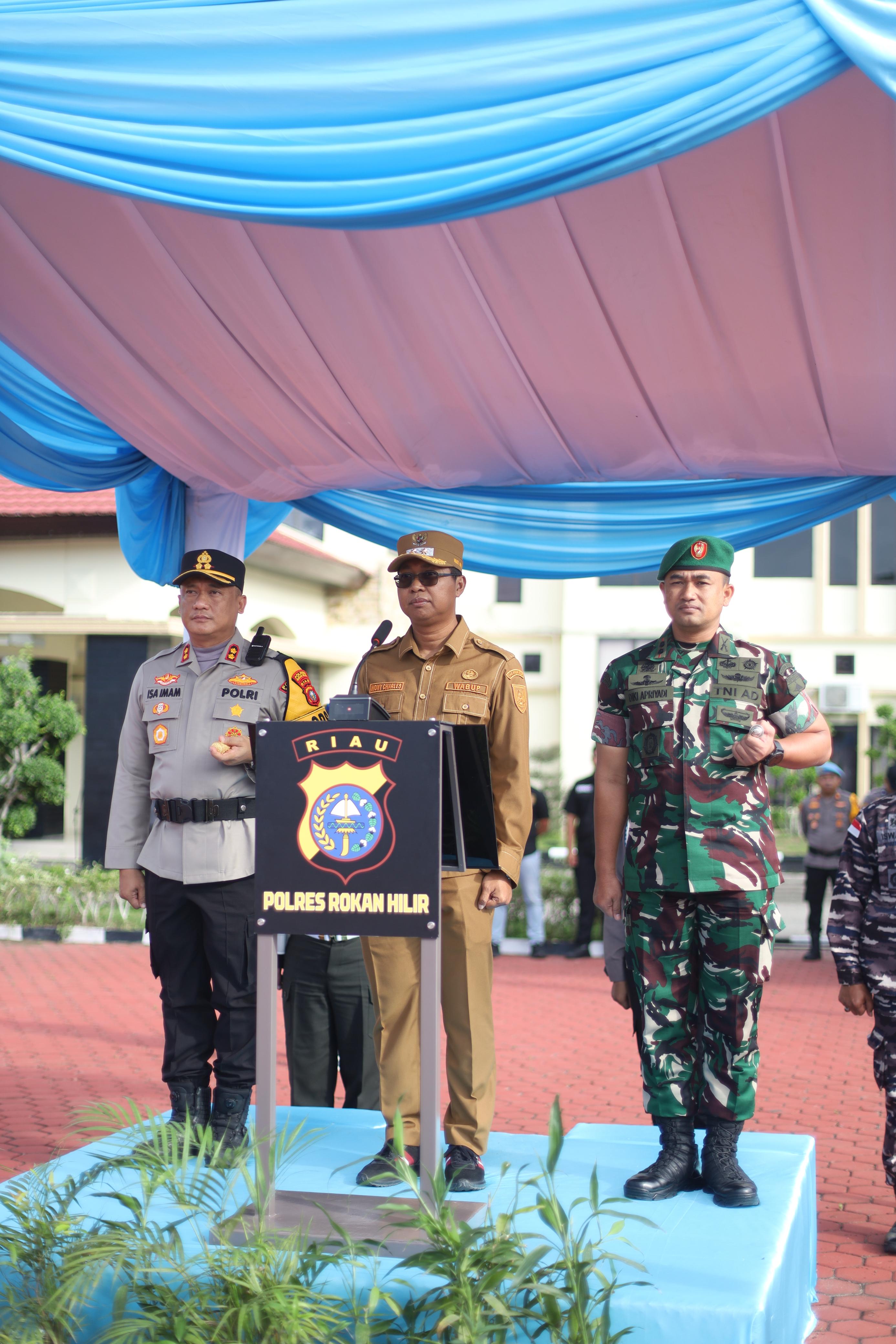 Wabup Rohil Pimpin Apel Gelar Pasukan Operasi Lilin 2025 di Polres Rokan Hilir 