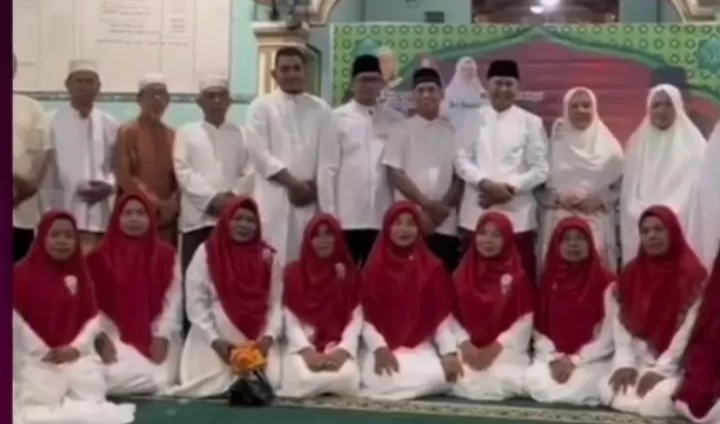 Wabup Robul H. Indra Gunawan Melakukan Pelepesan 12  CJH di Masjid Al Hidayah