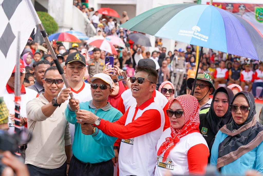 Bupati Rohil Lepas 86 Peserta Pawai Karnaval