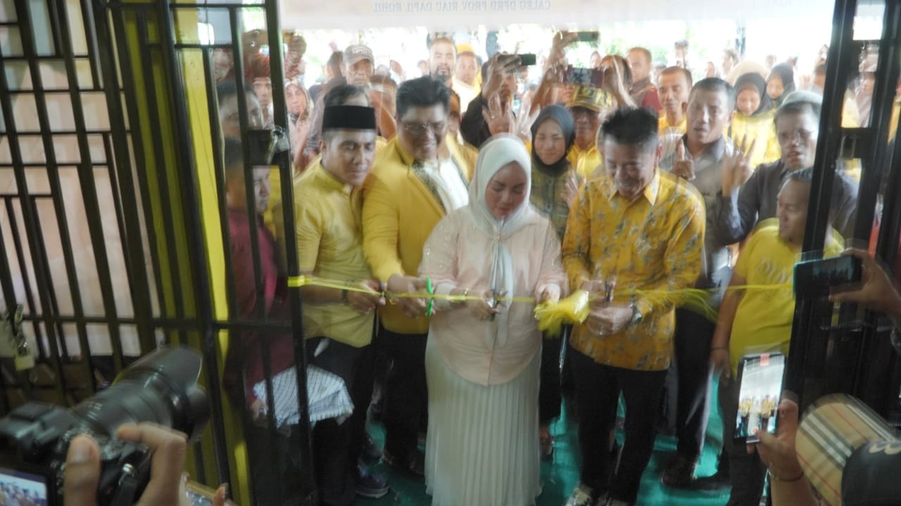 Ketua DPD II Partai Golkar Rohil Resmikan Posko Kemenangan Maharani Dan Nalladia Ayu Rokan